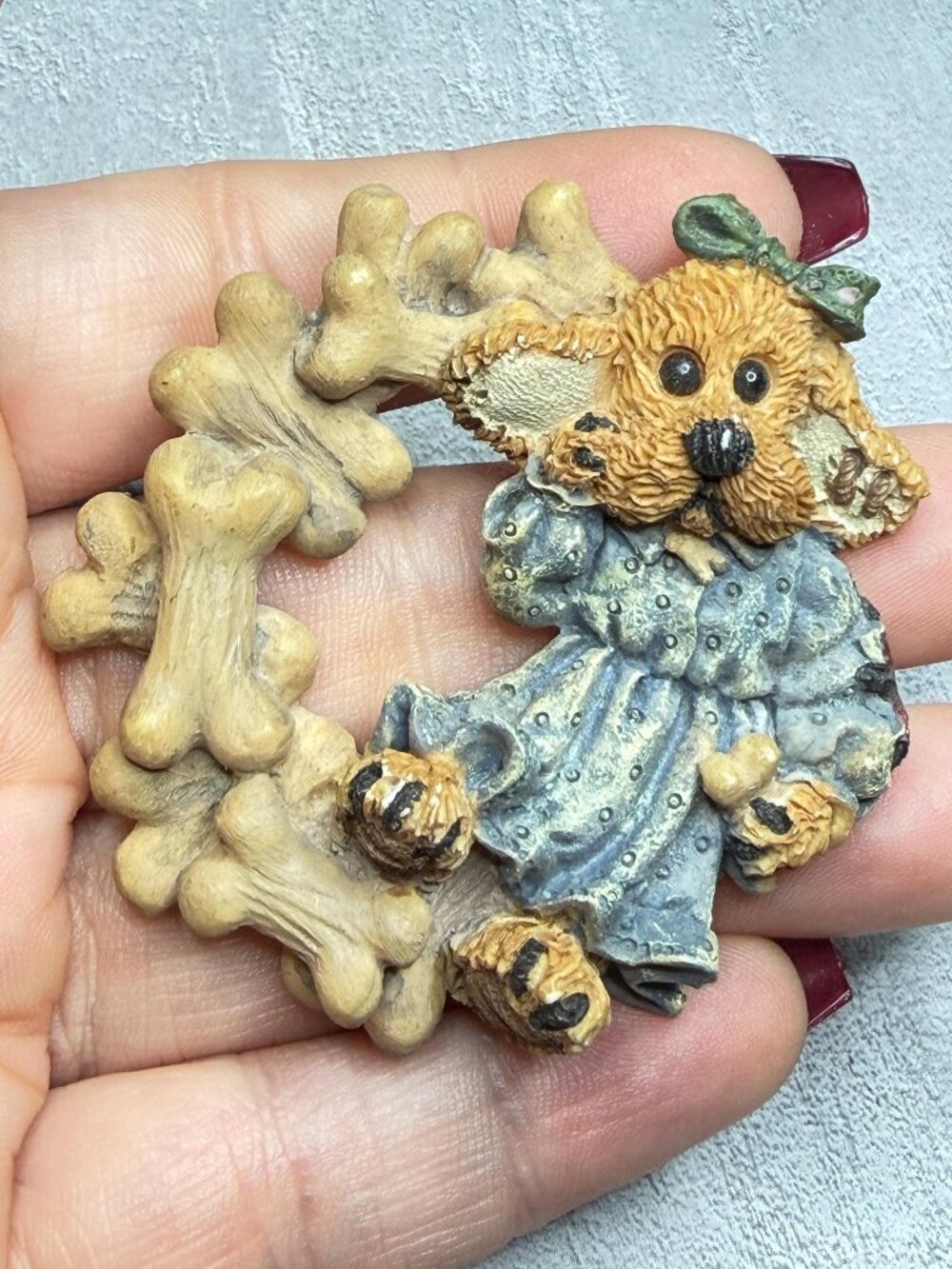 Boyds Bears Dog Brooch Bone Wreath Vintage Resin